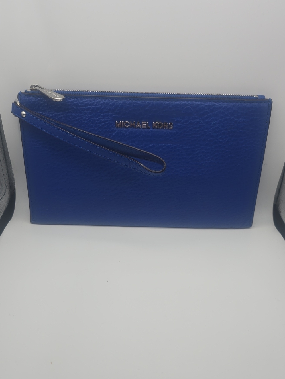 Michael Kors Cobalt Blue W/ Silver Pebbled Leather Wristlet/Phone Holder (EUC)💙